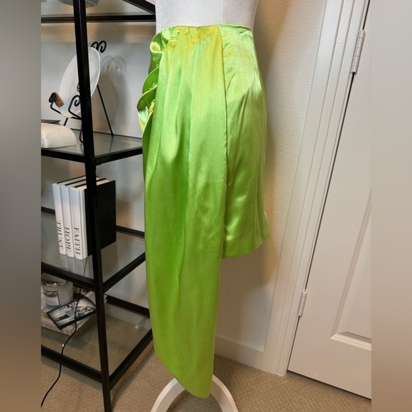 NWT Line & Dot Asymmetrical Satin Mini Skirt Size M - Picture 6 of 7